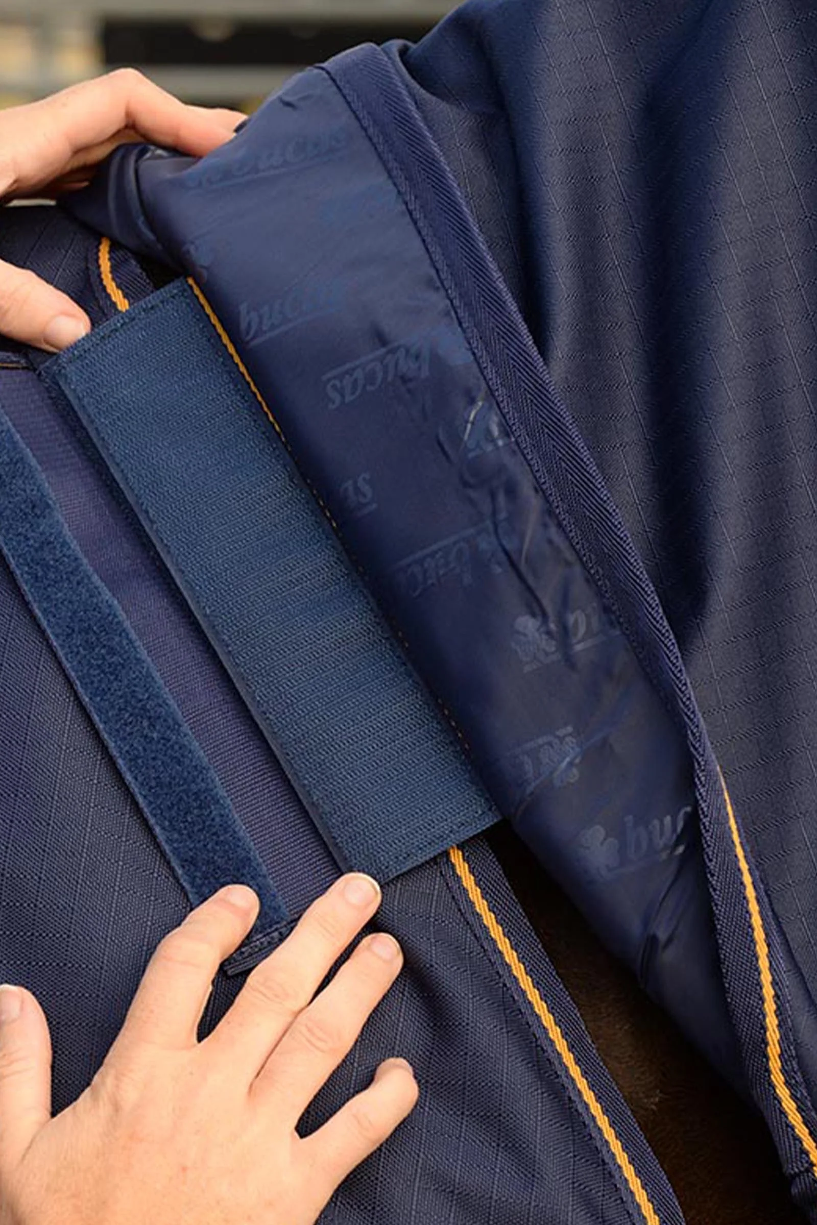 Irish utedekken, 150 g Navy/Gold 145